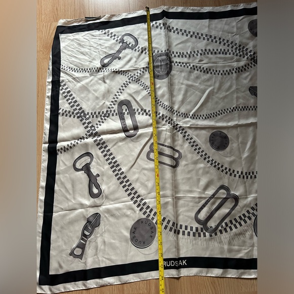 Rudsak 100% silk scarf - Picture 3 of 4